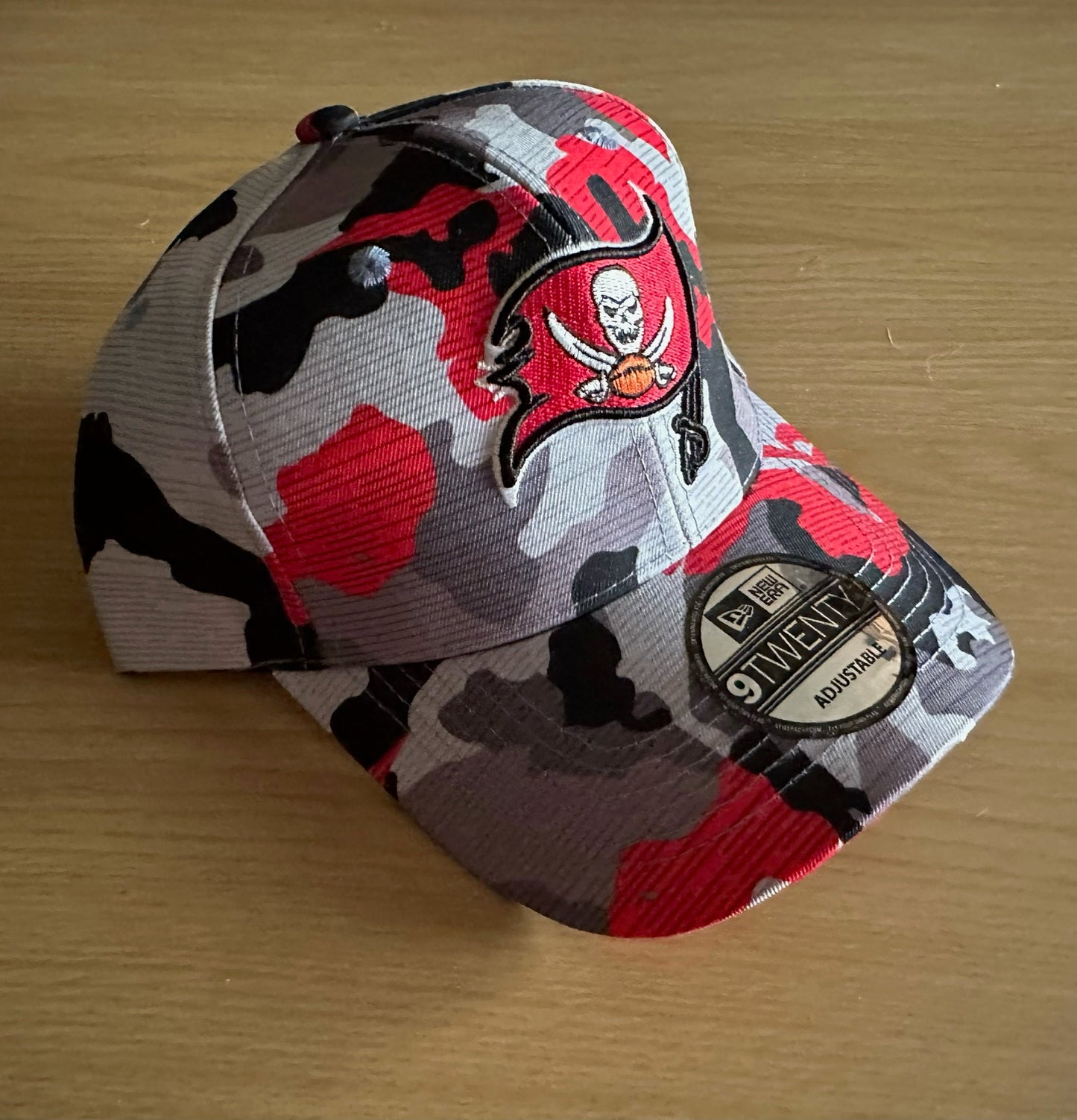 Tampa Bay Buccanneers NFL Camo Baseball Cap Multicolour New With Sticker