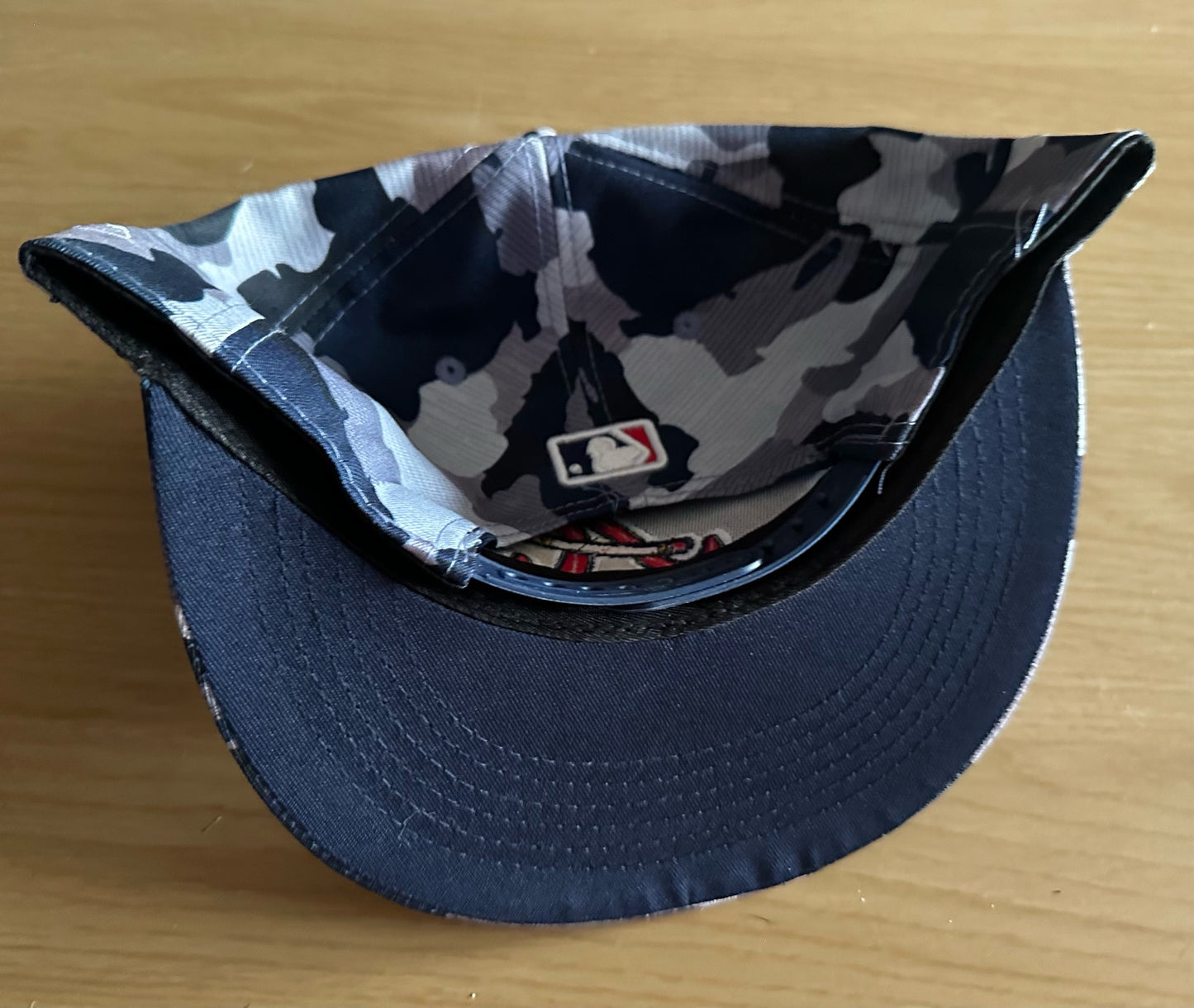 Atlanta Braves MLB SnapBack Camo Baseball Cap Multicolour New With Sticker