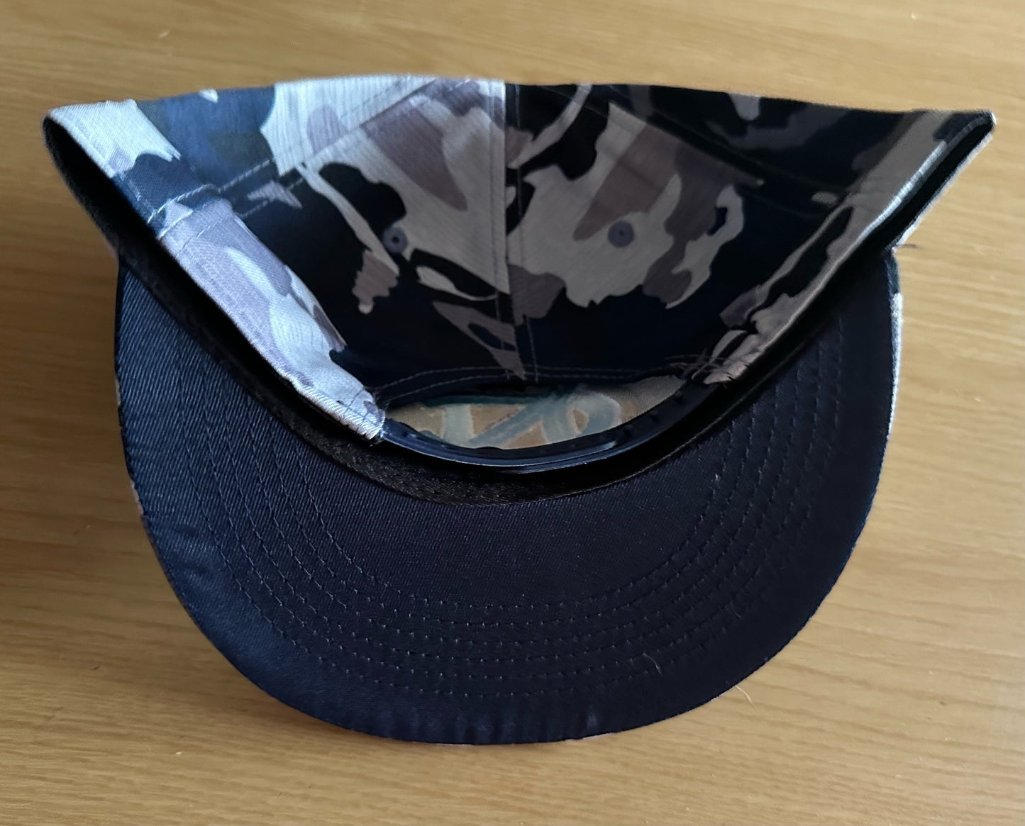 North Carolina Tar Heels  NCAA SnapBack Camo Baseball Cap Multicolour New With Sticker