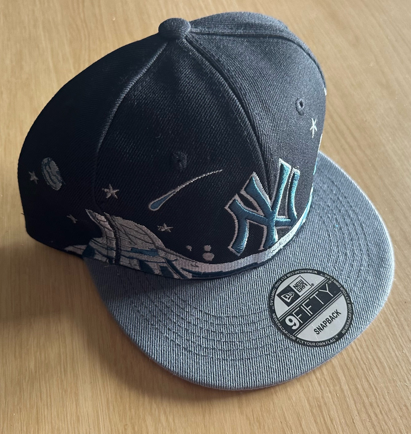 New York Yankees MLB SnapBack Baseball Cap Multicolour New With Sitcker