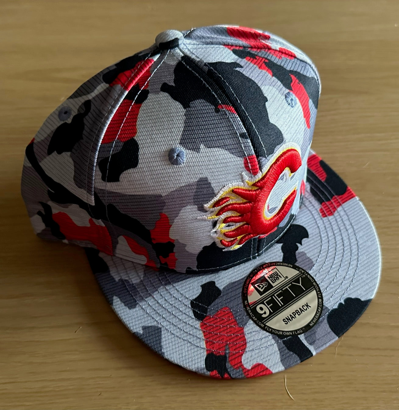 Calgary Flames NHL SnapBack Camo Baseball Cap Multicolour New With Sticker