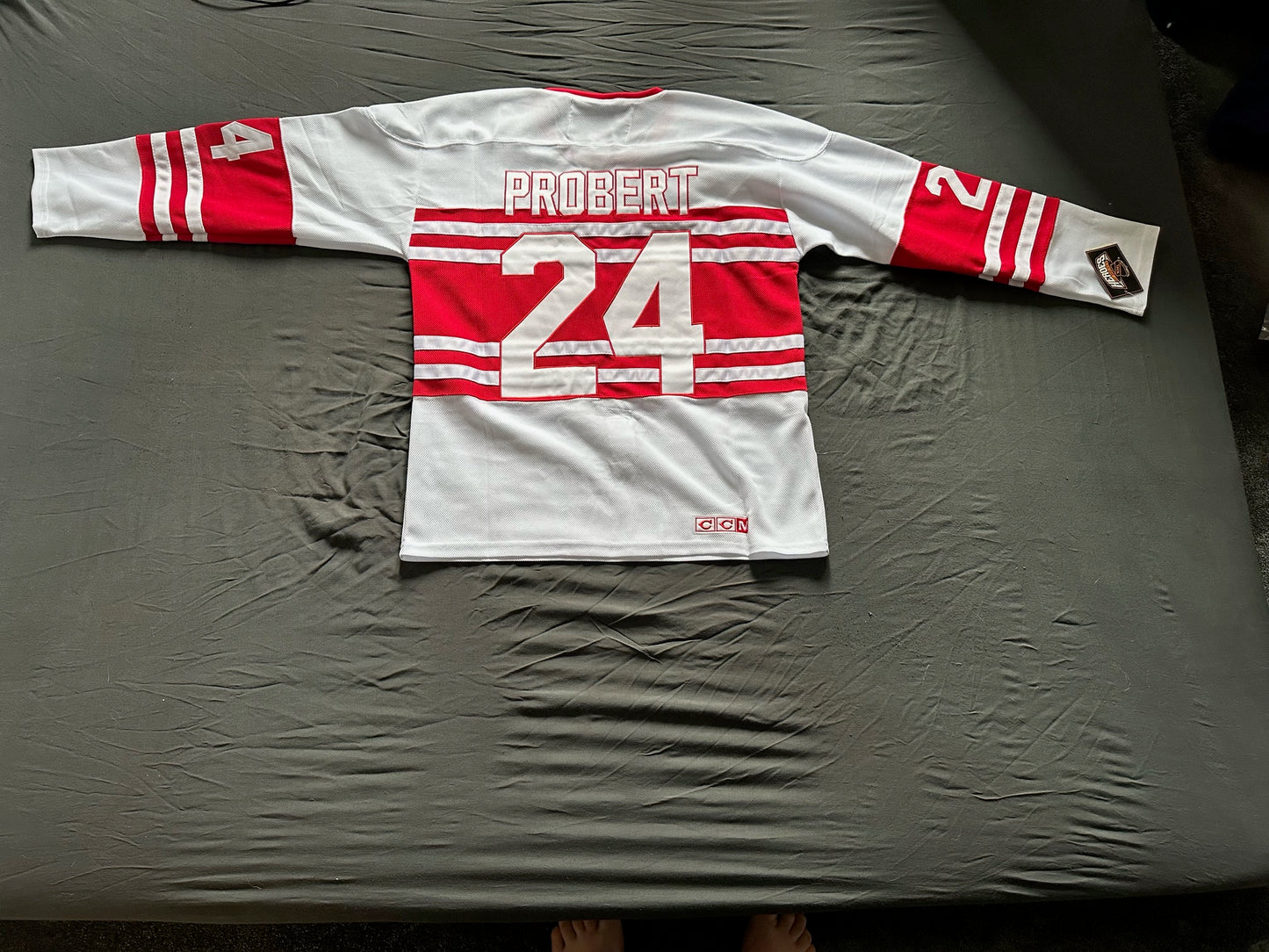 CCM Detroit Red Wings Probert Hockey Shirt Large