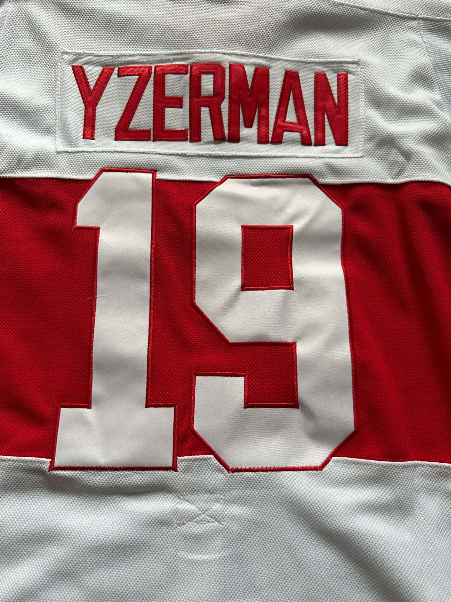 CCM Detroit Red Wings Yzerman Hockey Shirt Large