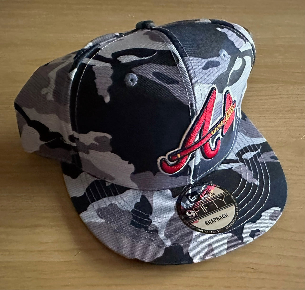 Atlanta Braves MLB SnapBack Camo Baseball Cap Multicolour New With Sticker