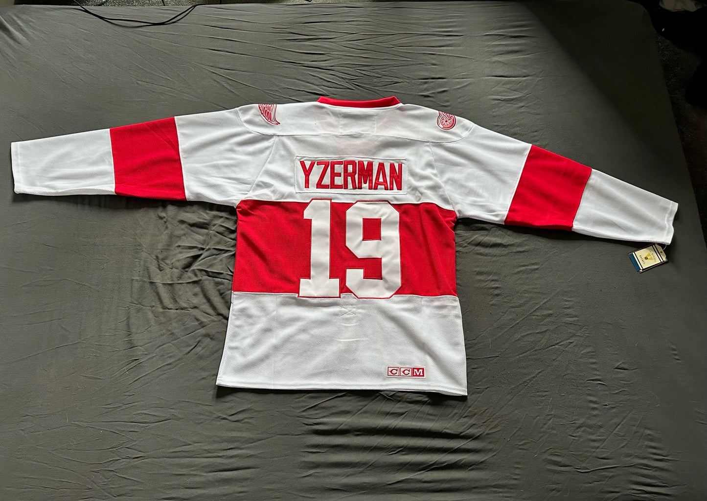 CCM Detroit Red Wings Yzerman Hockey Shirt Large