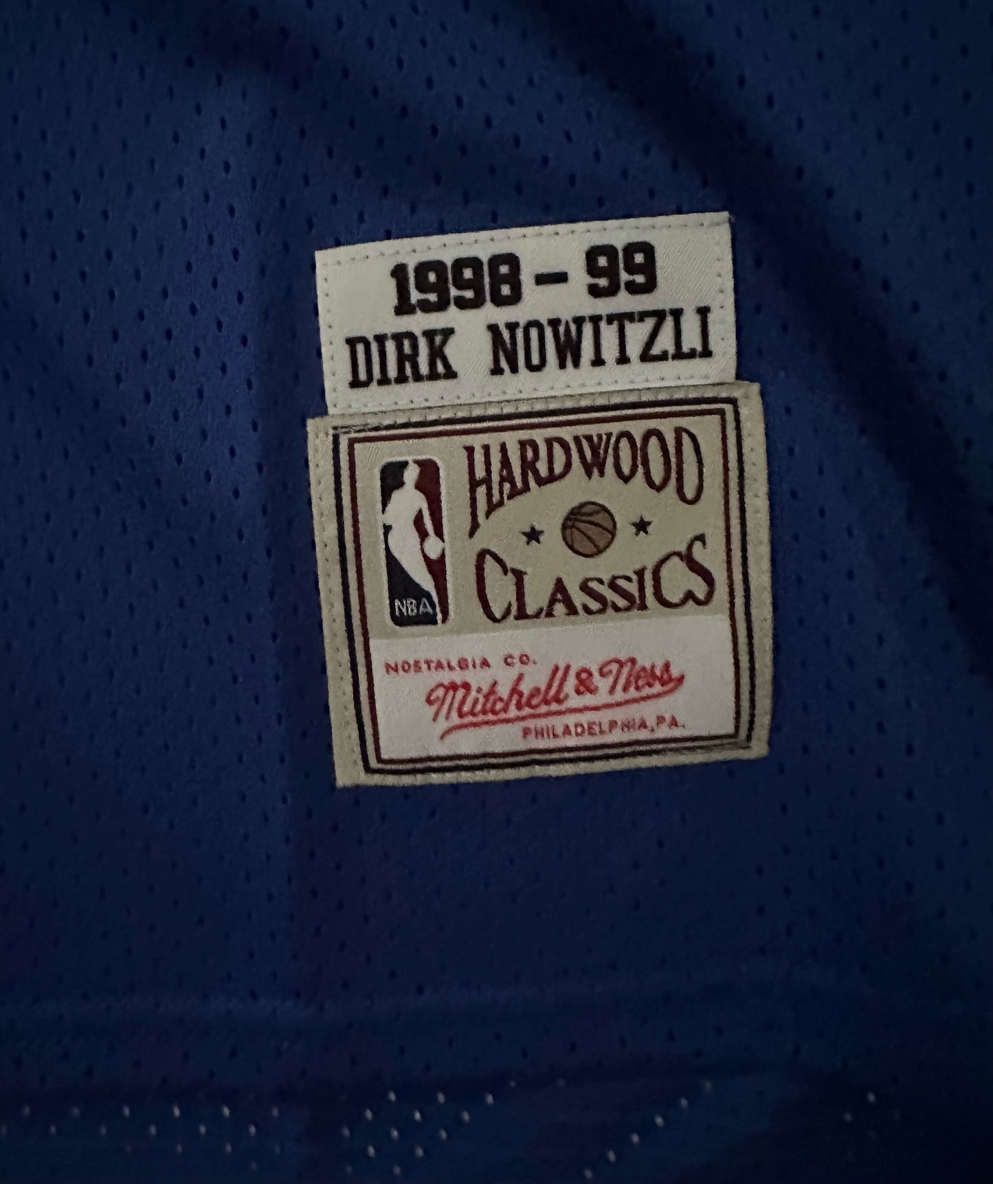 Dallas Mavericks NBA Hardwood Classics Nowitzki Basketball Vest Large 41 Blue