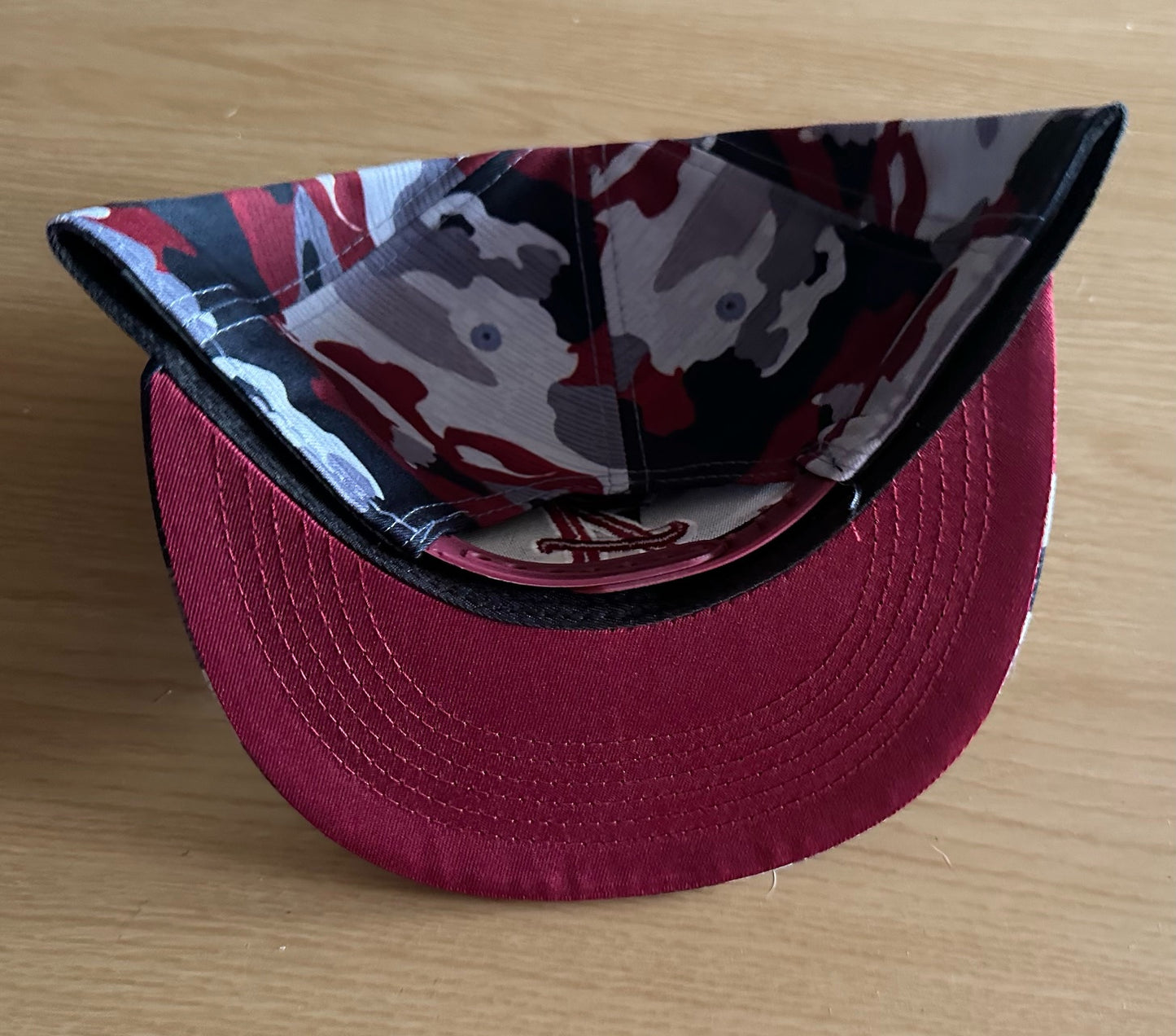 Alabama Crimson TIde  NCAA SnapBack Camo Baseball Cap Multicolour New With Sticker