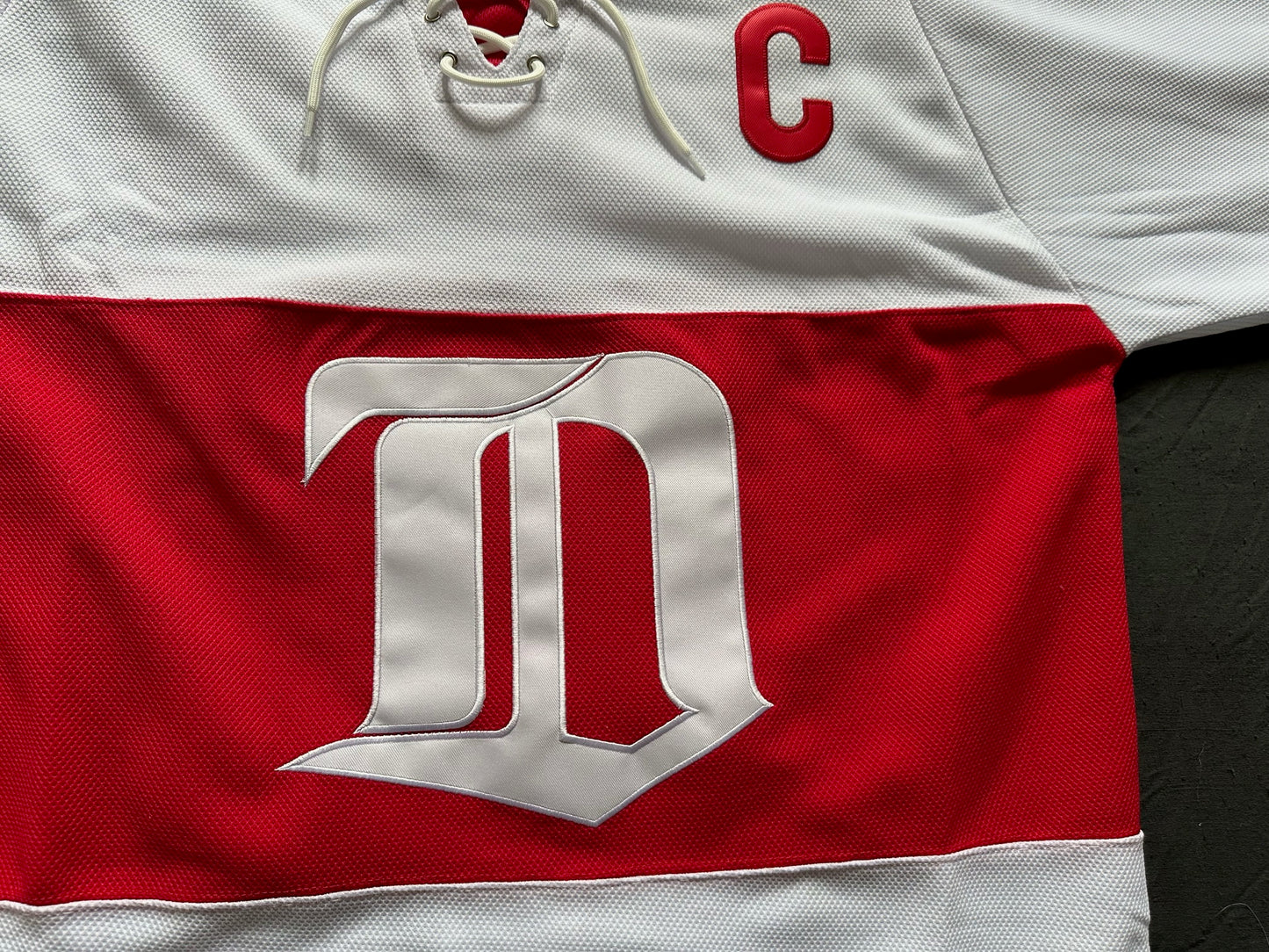 CCM Detroit Red Wings Yzerman Hockey Shirt Large