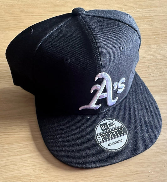 Oakland A's Athletics MLB SnapBack Baseball Cap Multicolour New With Sticker